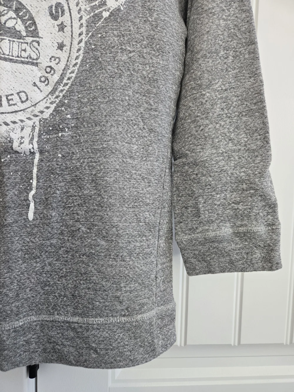 5th & Ocean Gray Off-the-Shoulder Rockies Graphic Sweater
